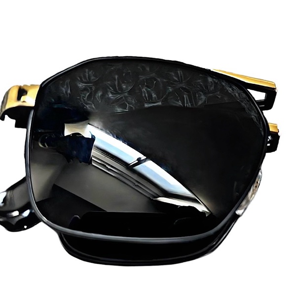 Authentic Vintage Gucci Black Monogram GG Logo Lens Metal Folding Sunglasses main image 6